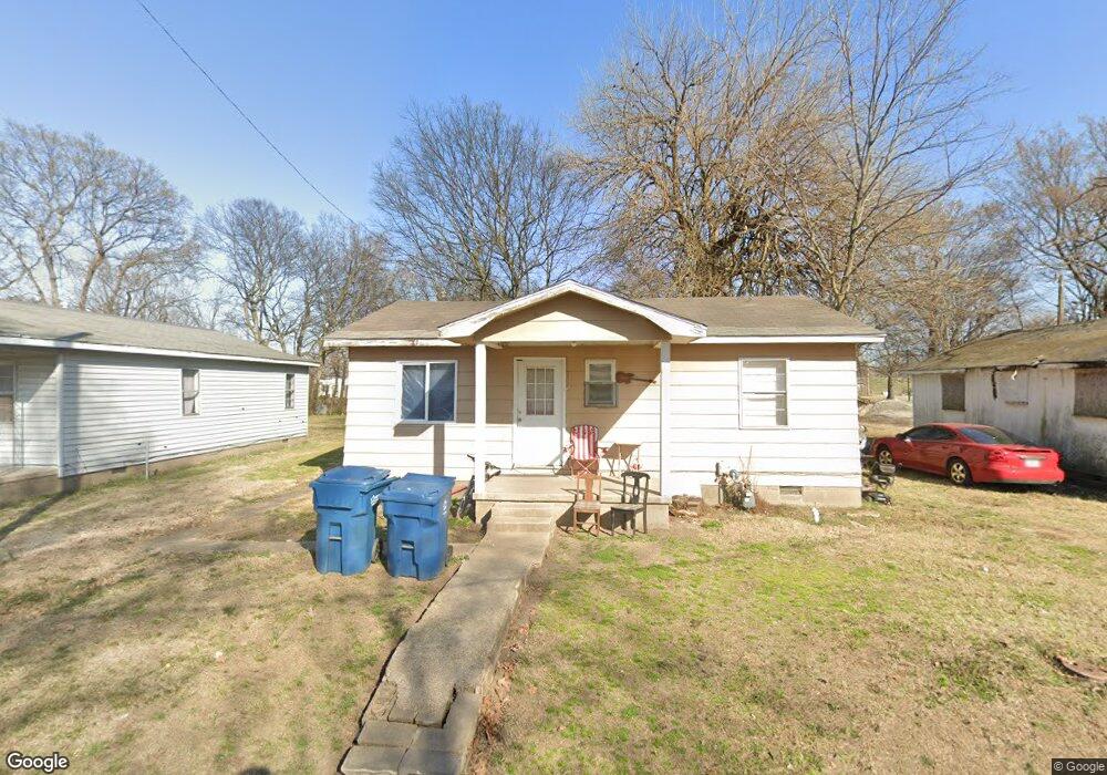719 Hunter St, New Madrid, MO 63869 - photo 1