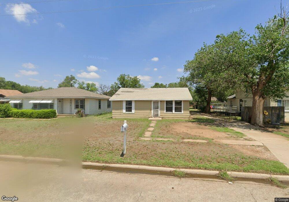 2206 W 11th St, Plainview, TX 79072 - photo 1