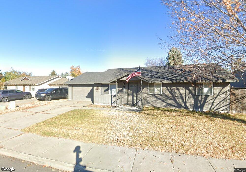 3211 SW Salmon Ave, Redmond, OR 97756 - photo 1