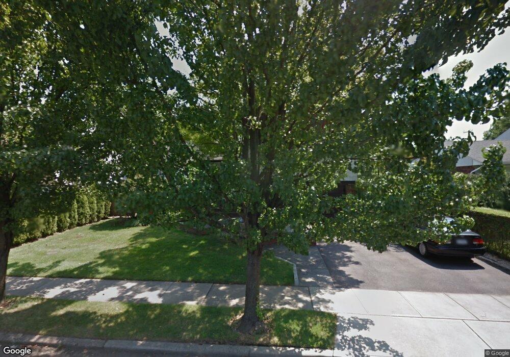 295 Southwood Cir, Syosset, NY 11791 - photo 1