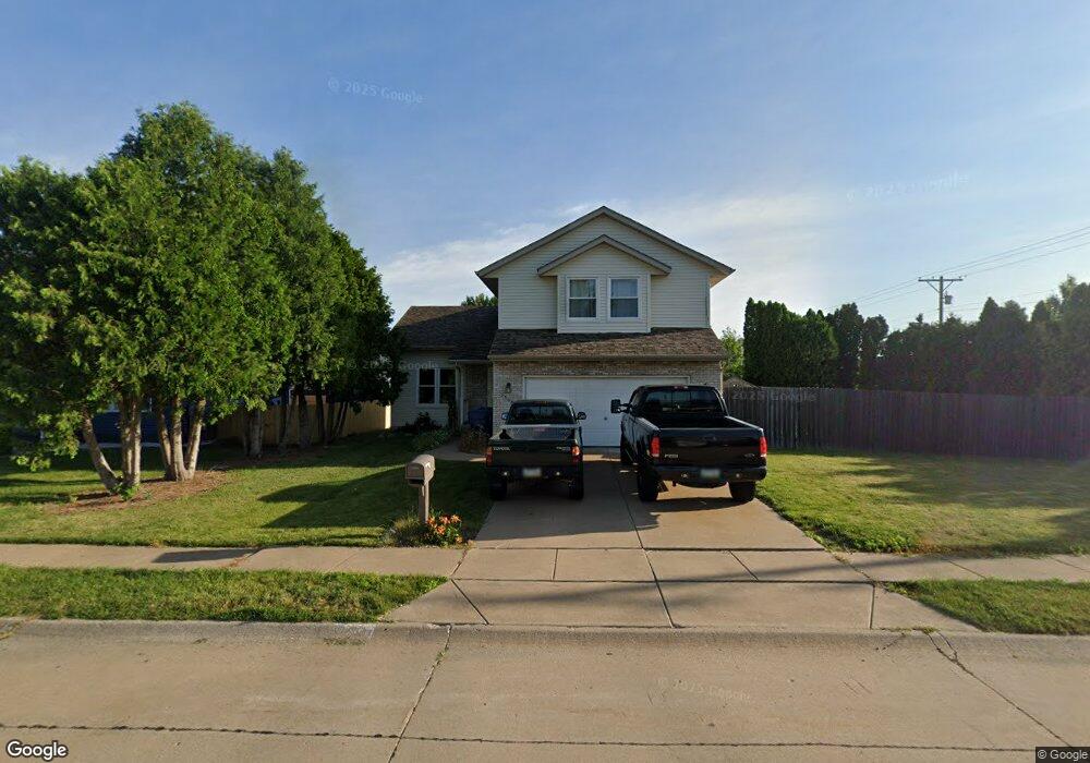 2308 W 60th Place, Davenport, IA 52806 - photo 1