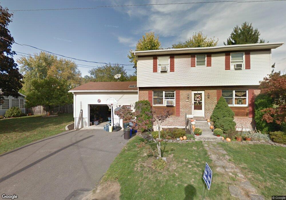 2 Halliday Ct, Hanover Township, PA 18706 - photo 1