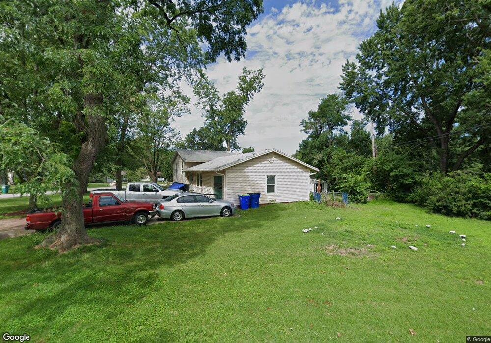 7010 Halsey Dr, Shawnee, KS 66216 - photo 1