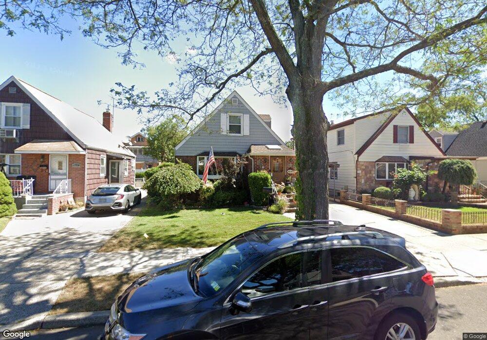 8035 268th St, Glen Oaks, NY 11004 - photo 1