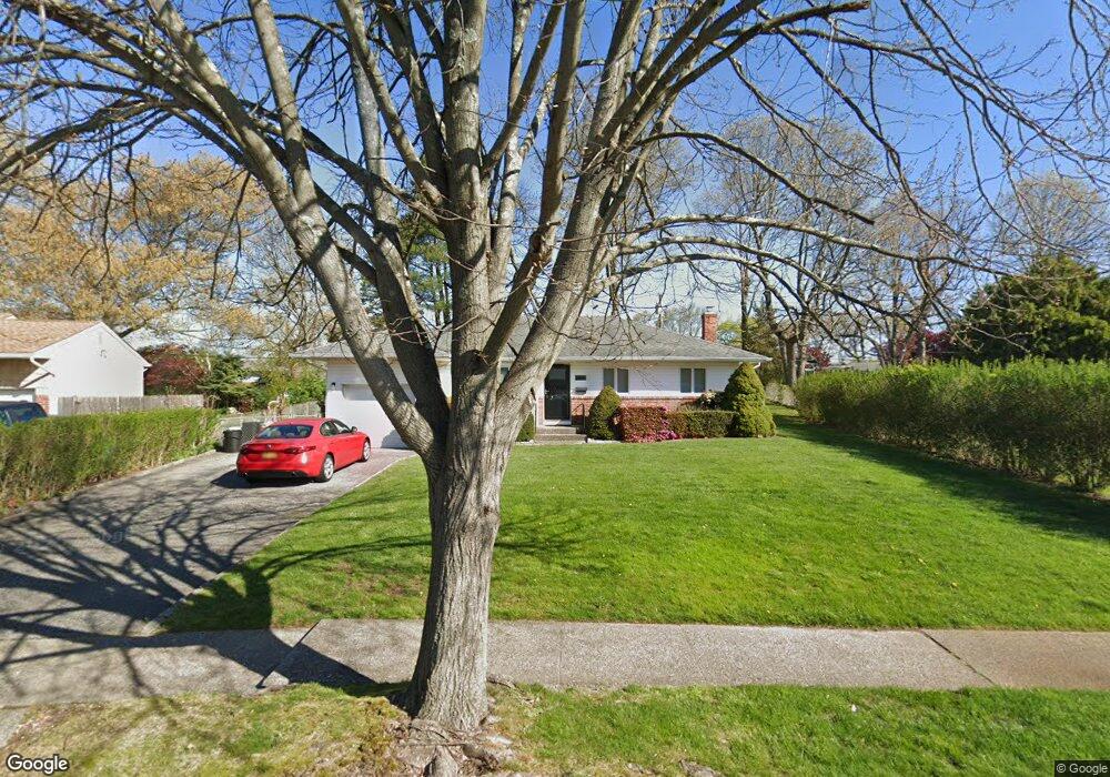 11 Cayuga Place, ComMacK, NY 11725 - photo 1