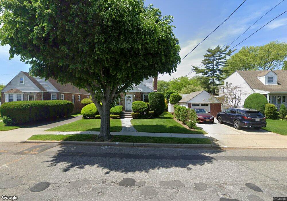 208 Claflin Blvd, Franklin Square, NY 11010 - photo 1