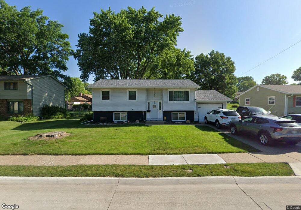 2618 W 43rd St, Davenport, IA 52806 - photo 1