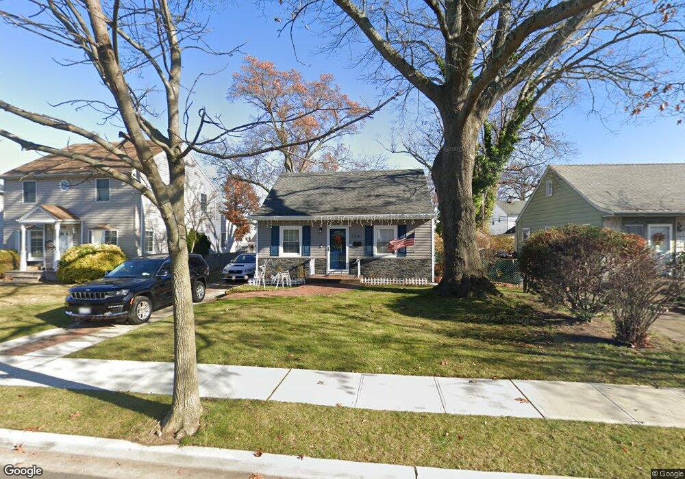 134 Wilson Rd, Valley Stream, NY 11581 - photo 1