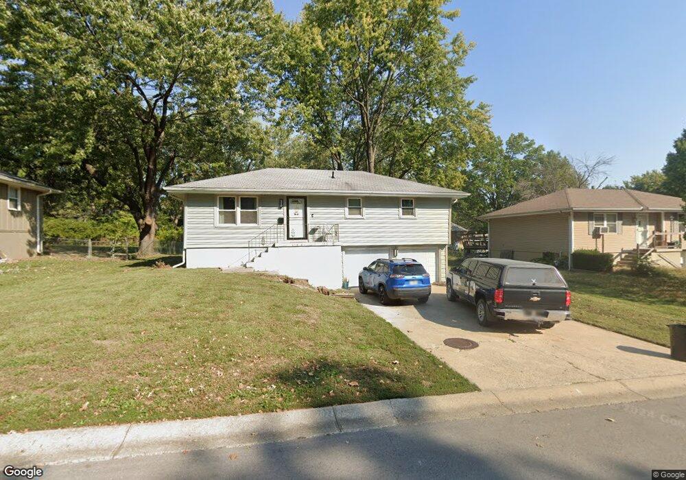 212 SW 21st St, Oak Grove, MO 64075 - photo 1