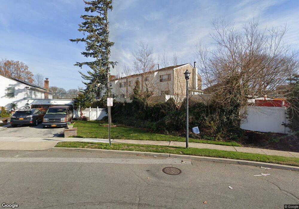 17 Vanderbilt Way, Valley Stream, NY 11581 - photo 1