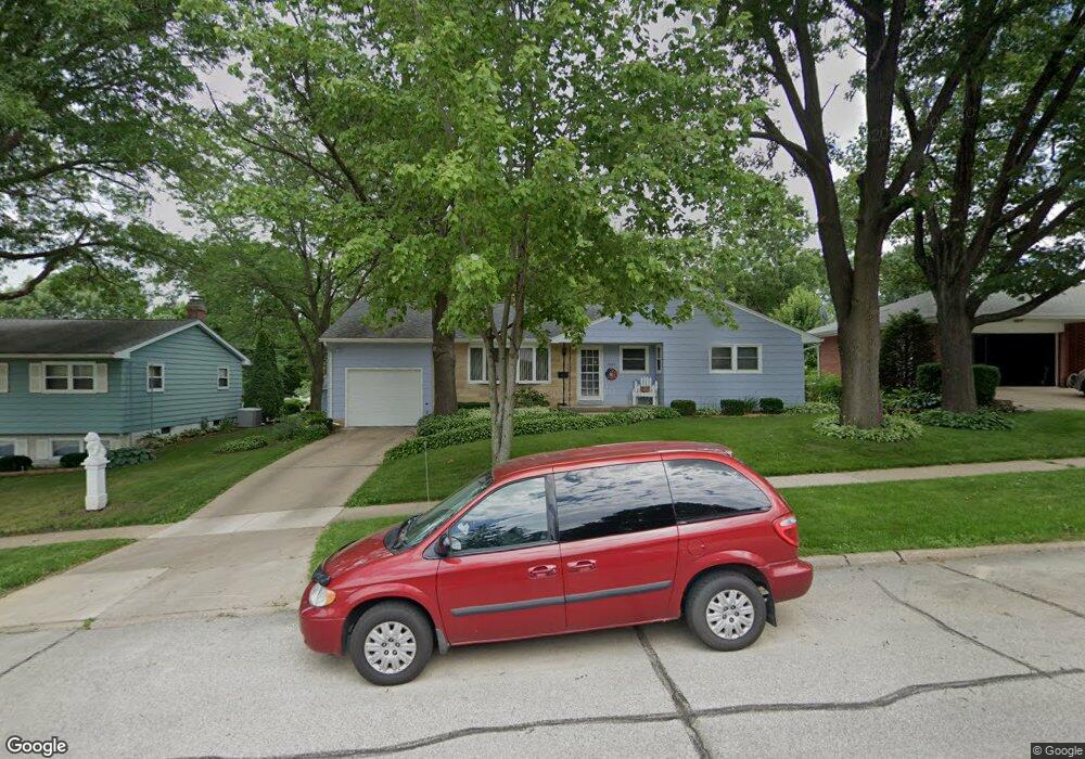 1005 Juniper Dr SW, Cedar Rapids, IA 52404 - photo 1