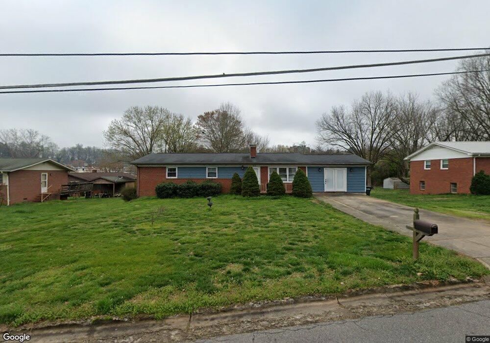 810 N Carolina Ave, Statesville, NC 28677 - photo 1