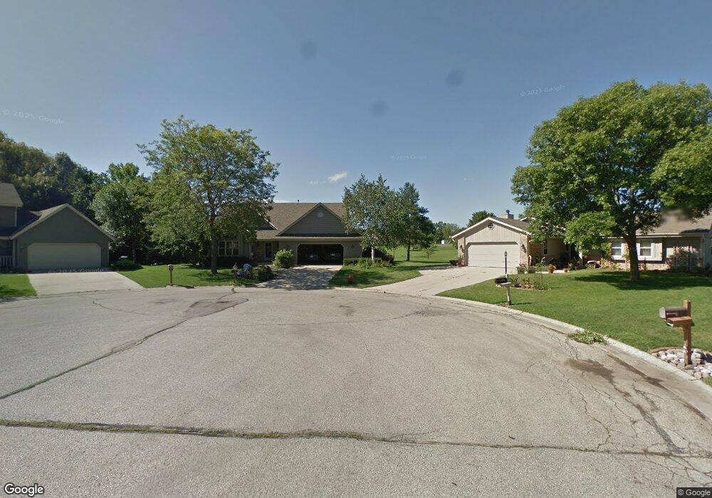 W154N7415 Stoneridge Ct, Menomonee Falls, WI 53051 - photo 1