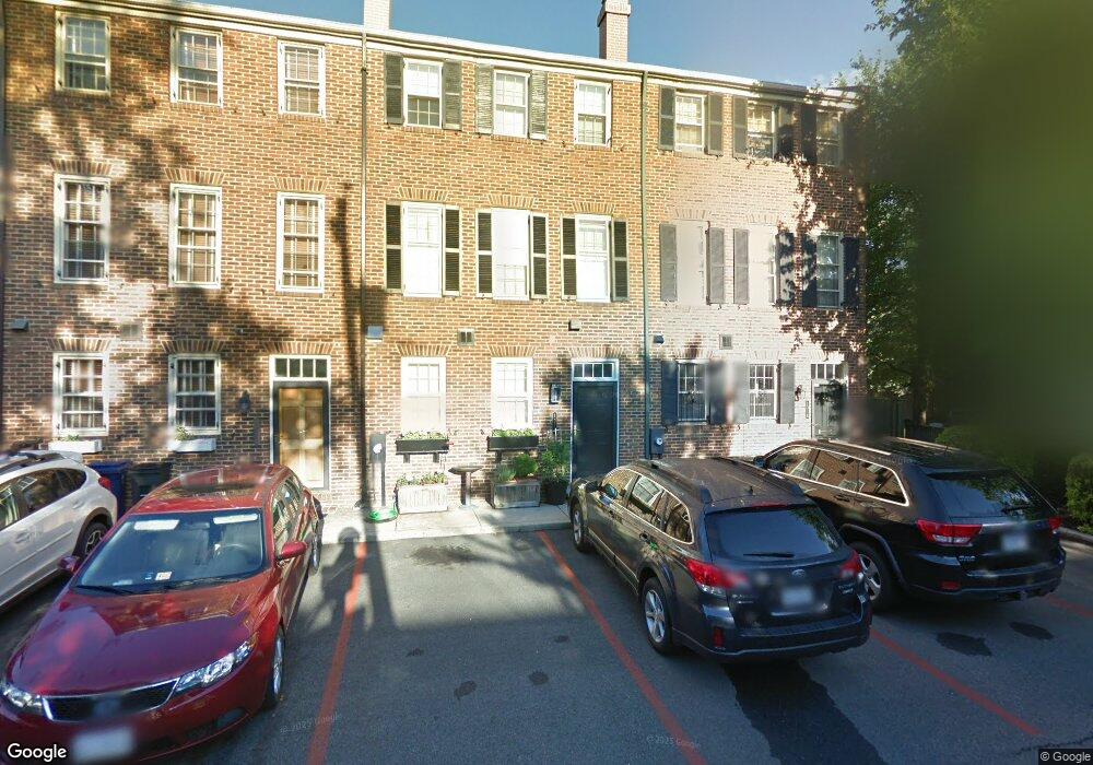 1350 Chetworth Ct, Alexandria, VA 22314 - photo 1