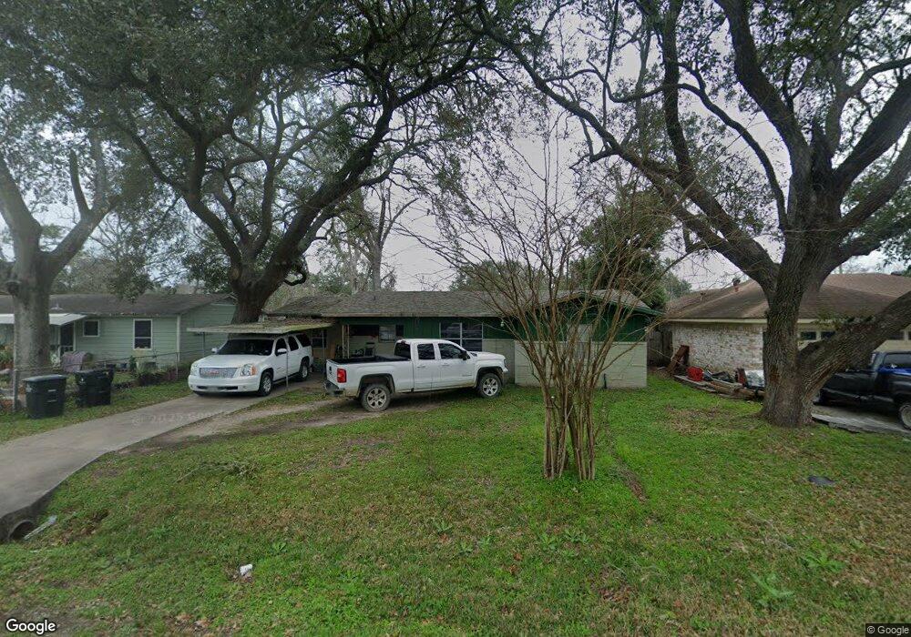 415 E Foley St, Alvin, TX 77511 - photo 1