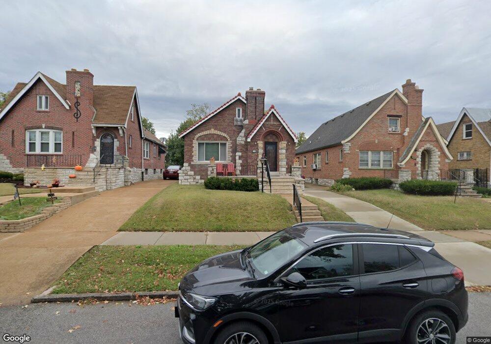 4709 Bessie Ct, Saint Louis, MO 63115 - photo 1