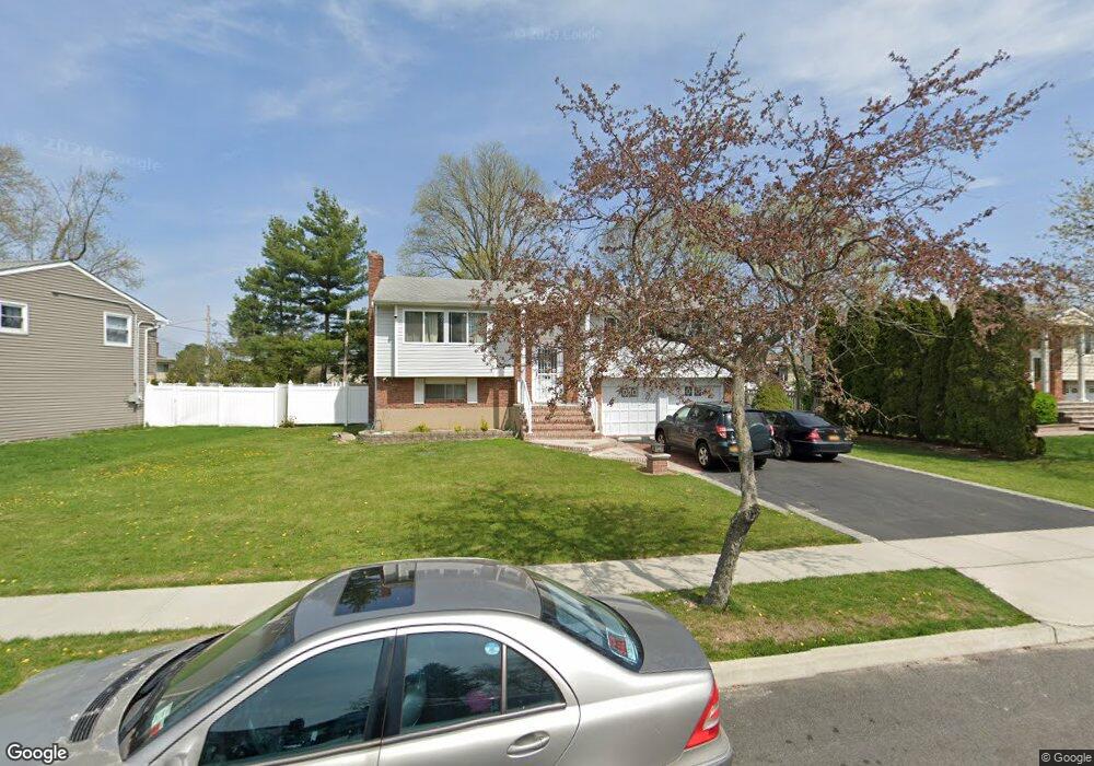 7 Pebble Place, ComMacK, NY 11725 - photo 1