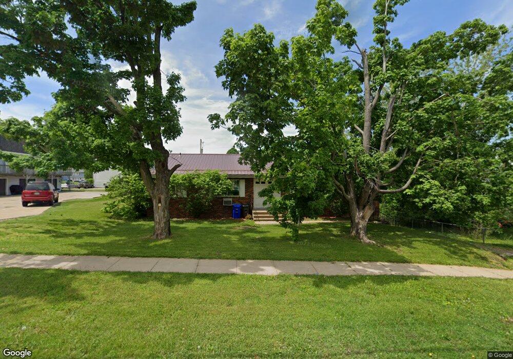 1912 Bowling St SW, Cedar Rapids, IA 52404 - photo 1