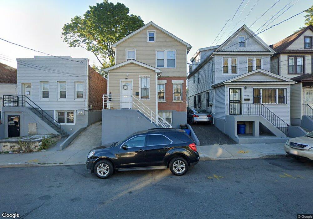 15710 110th Ave, Jamaica, NY 11433 - photo 1