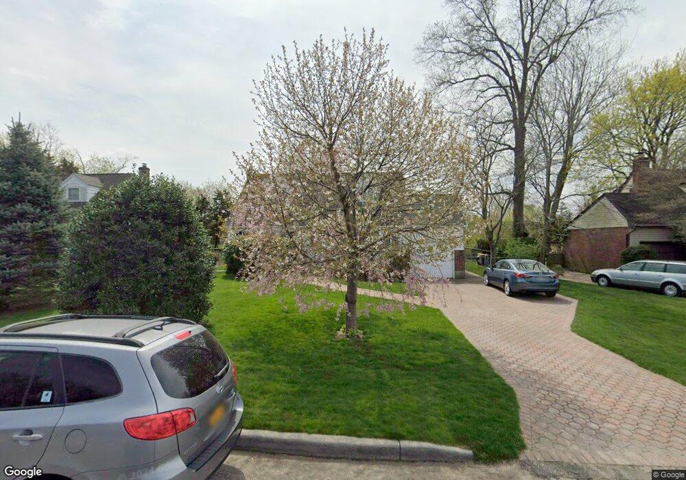 15 Terry Ln, ComMacK, NY 11725 - photo 1