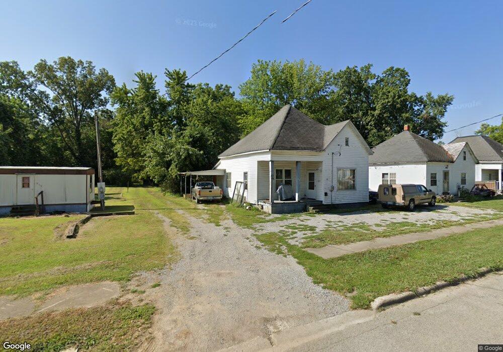 617 W Lincoln St, Harrisburg, IL 62946 - photo 1