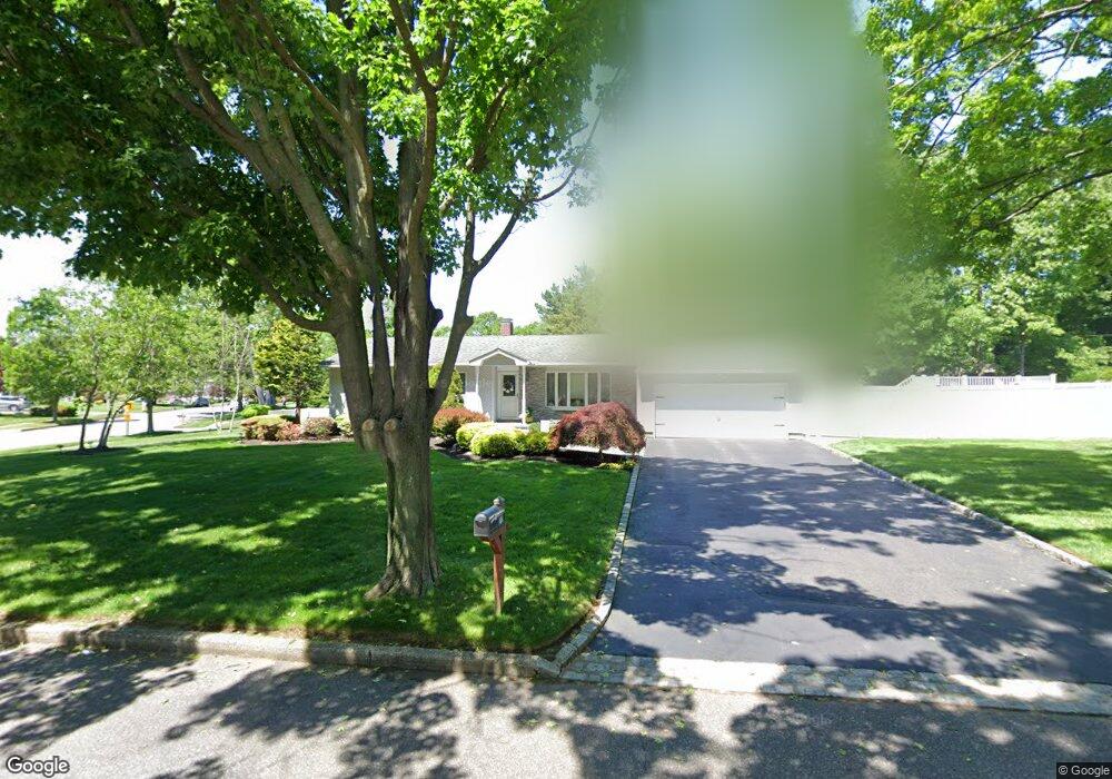 22 Partridge Dr, ComMacK, NY 11725 - photo 1