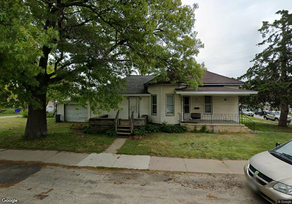 1246 N St SW, Cedar Rapids, IA 52404 - photo 1