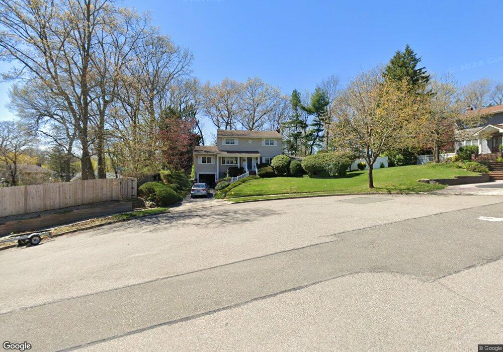 3 Lea Ct, ComMacK, NY 11725 - photo 1