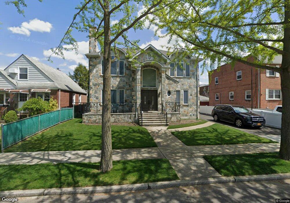 8347 266th St, Glen Oaks, NY 11004 - photo 1