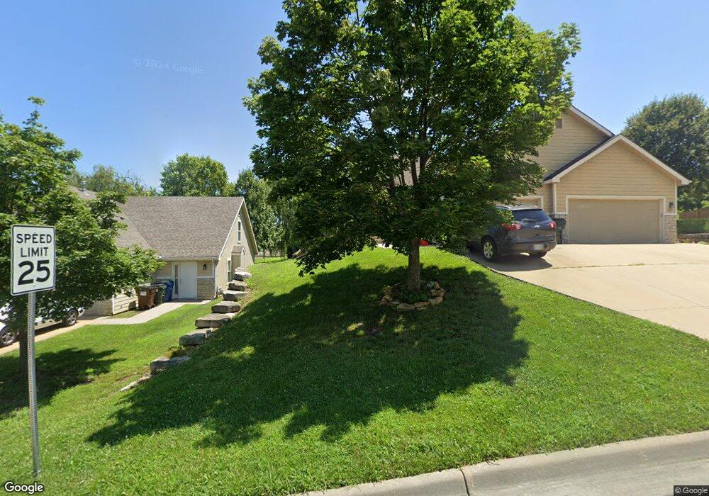 804 N Fieldstone Dr, Lawrence, KS 66049 - photo 1