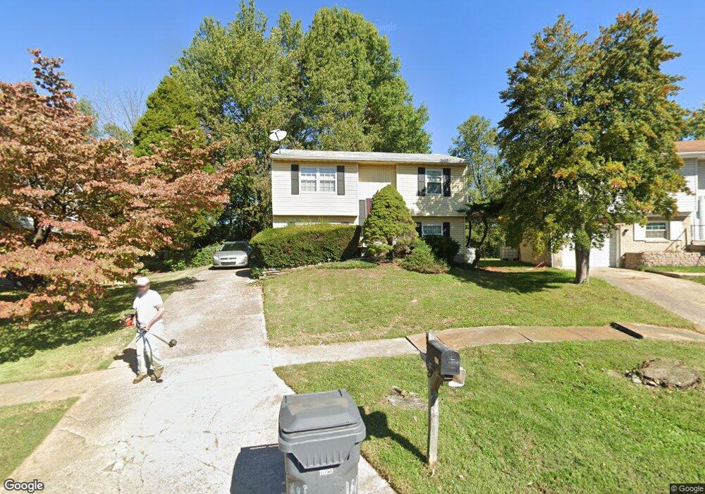 8802 Lantana Dr, Louisville, KY 40229 - photo 1