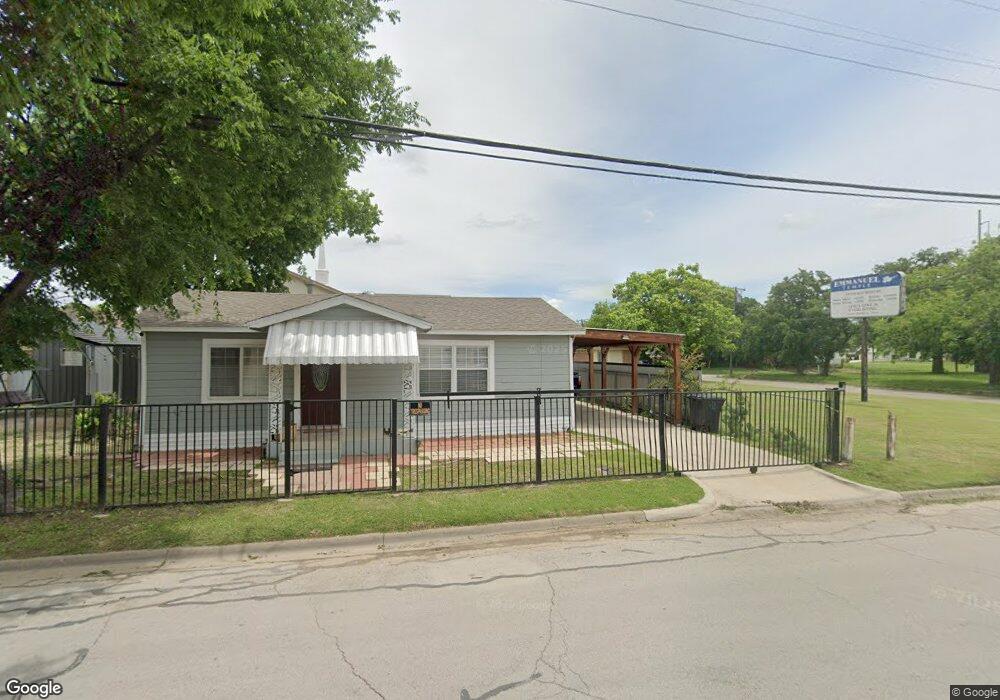 706 N Brazos Ave, Cleburne, TX 76031 - photo 1