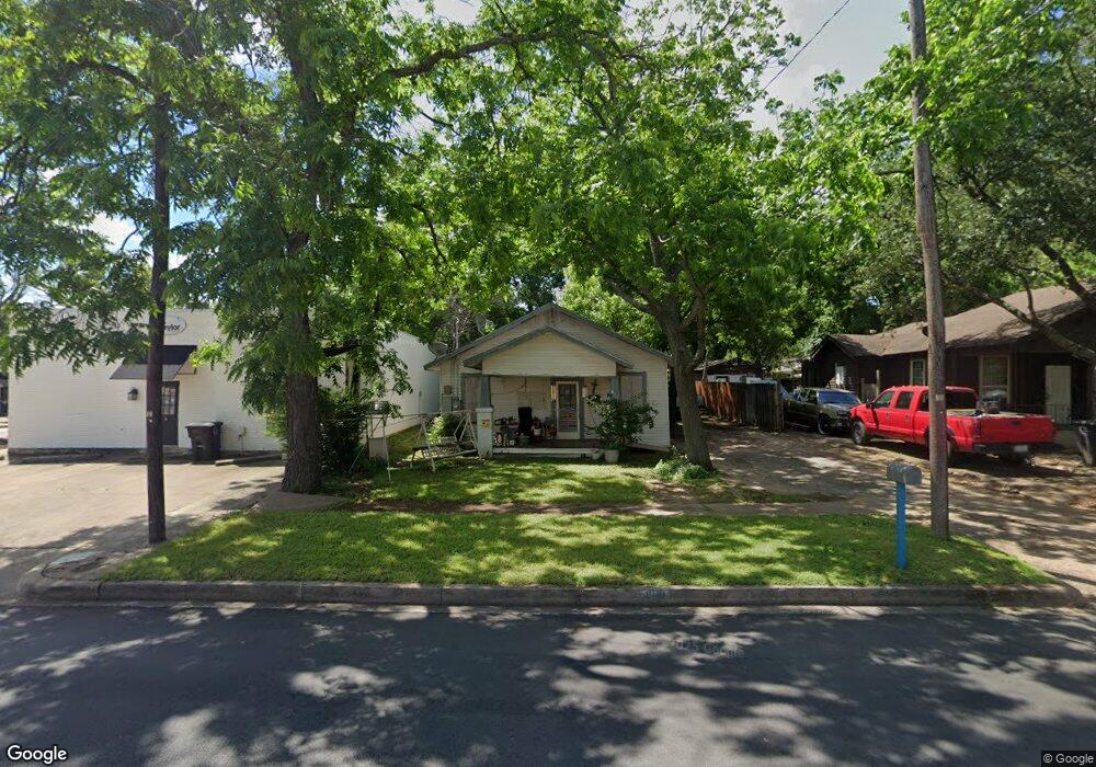 609 W Chambers St, Cleburne, TX 76033 - photo 1