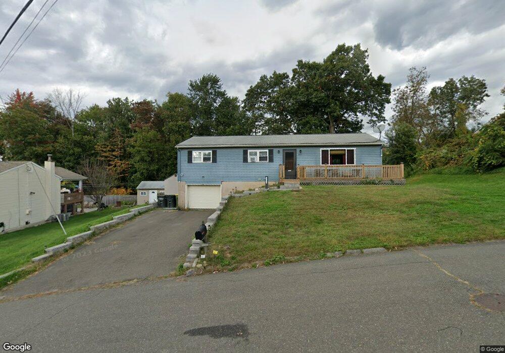 207 Dellwood Dr, Waterbury, CT 06708 - photo 1