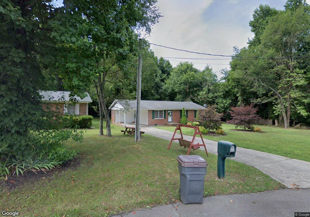 805 Robinson Cir, Reidsville, NC 27320 - photo 1