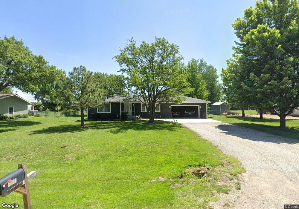 2624 SW Sacramento Dr, Topeka, KS 66614 - photo 1