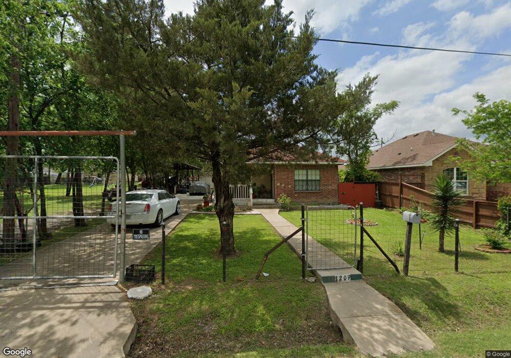 1209 N Breckenridge St, Ennis, TX 75119 - photo 1