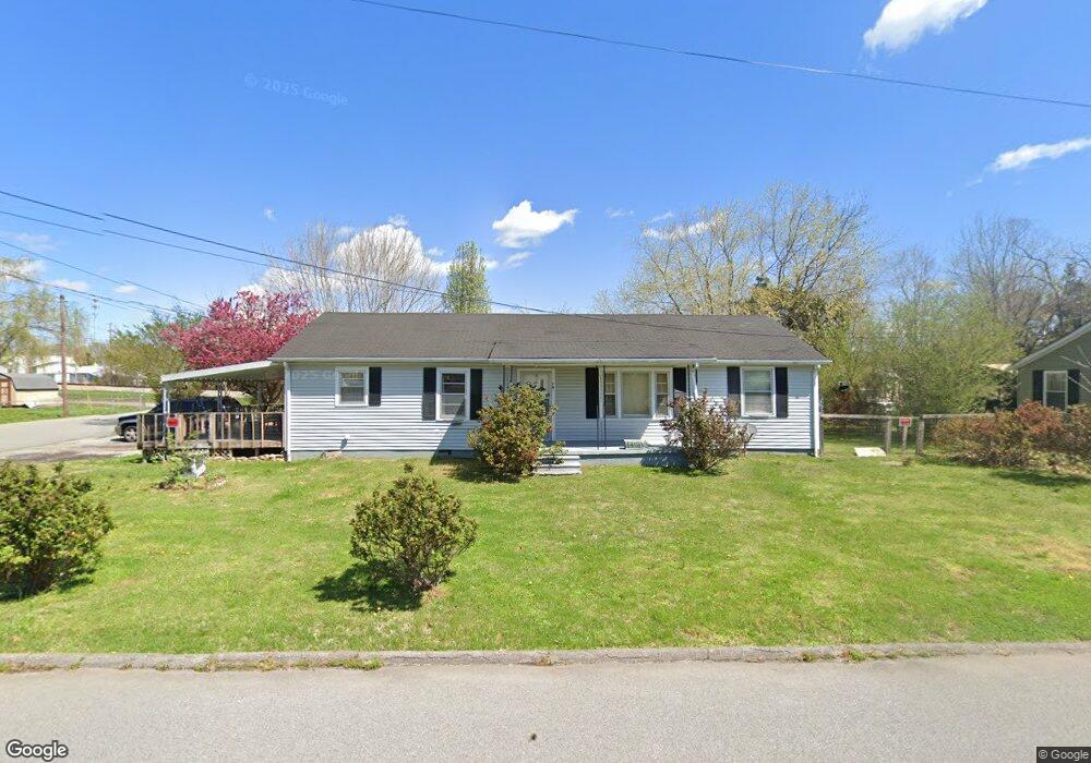 704 W 2nd St, Dickson, TN 37055 - photo 1