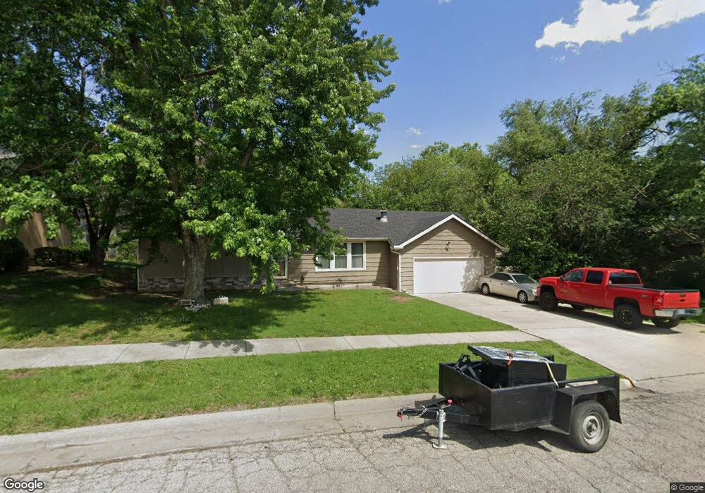 3040 SW MacVicar Ave, Topeka, KS 66611 - photo 1