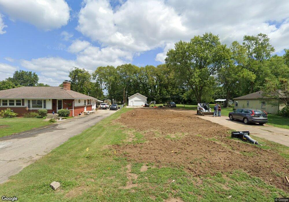 3441 Sycamore Dr, Columbus, IN 47203 - photo 1