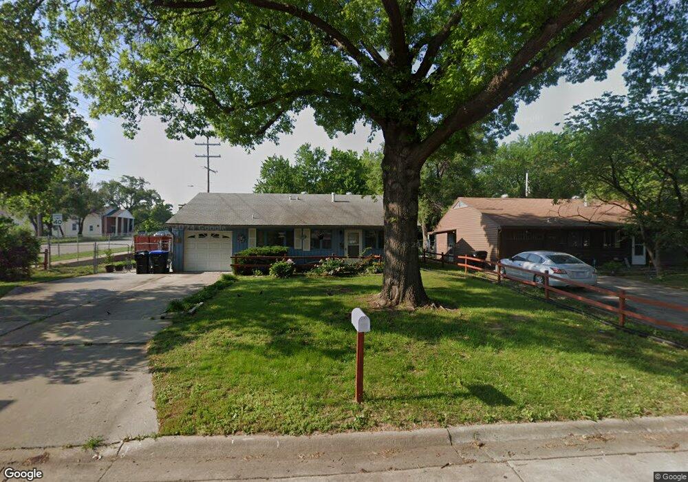 602 SE 33rd St, Topeka, KS 66605 - photo 1