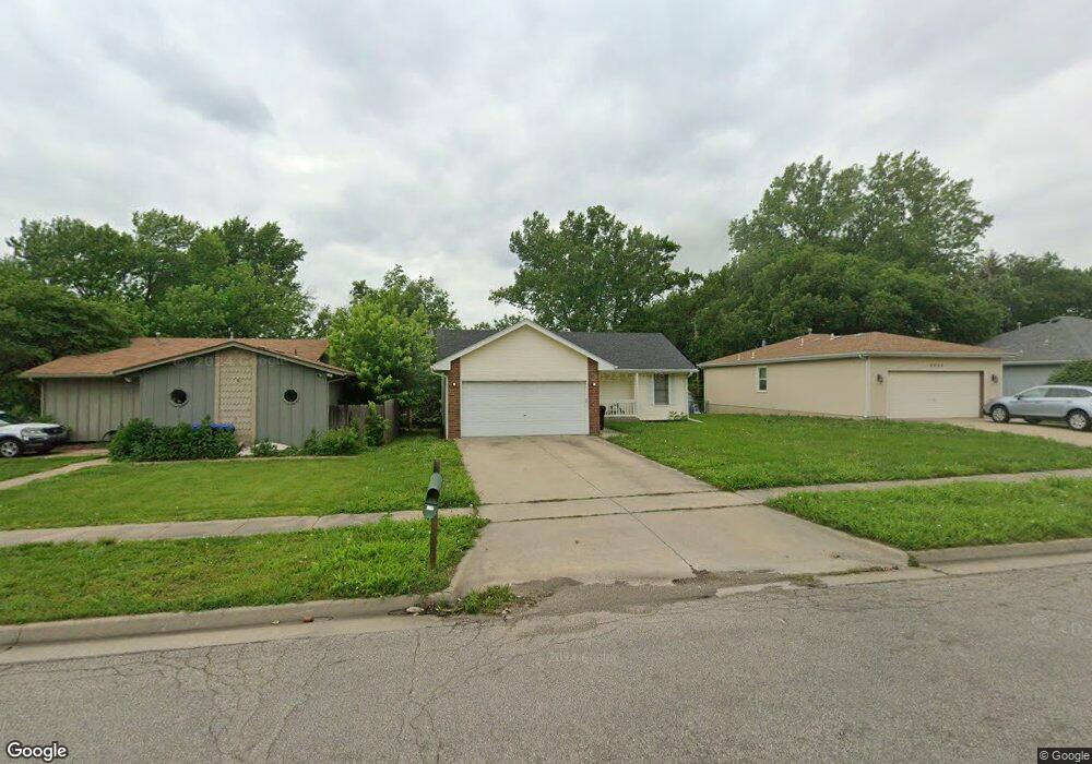 3847 SW Cambridge Ave, Topeka, KS 66610 - photo 1