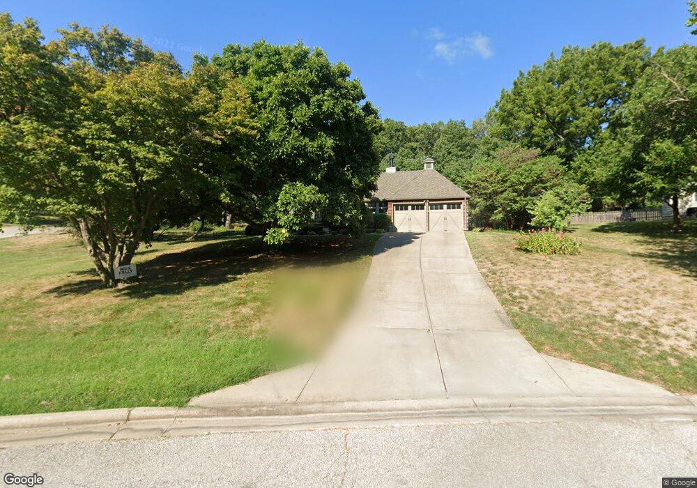 6350 Robinhood Ln, Shawnee, KS 66203 - photo 1