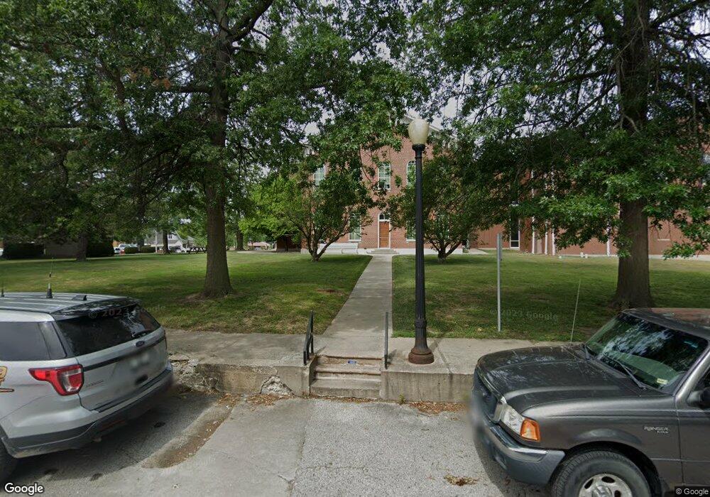 803 Nicholas St, Macon, MO 63552 - photo 1