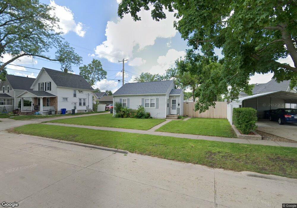 814 10th Ave SW, Cedar Rapids, IA 52404 - photo 1