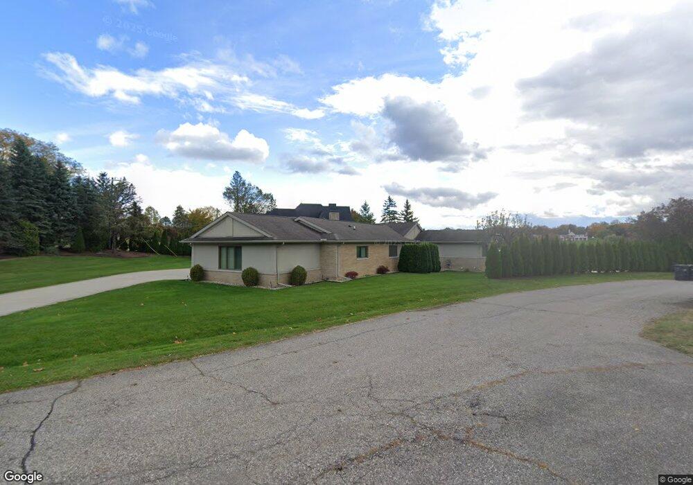 6750 Valley Spring Ct, Bloomfield Hills, MI 48301 - photo 1
