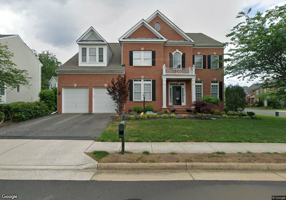 7816 Rose Garden Ln, Springfield, VA 22153 - photo 1