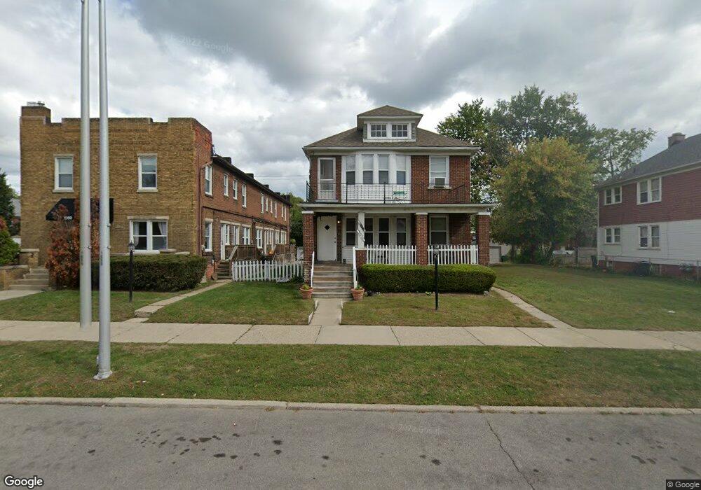 1078 Wayburn St, Grosse Pointe, MI 48230 - photo 1