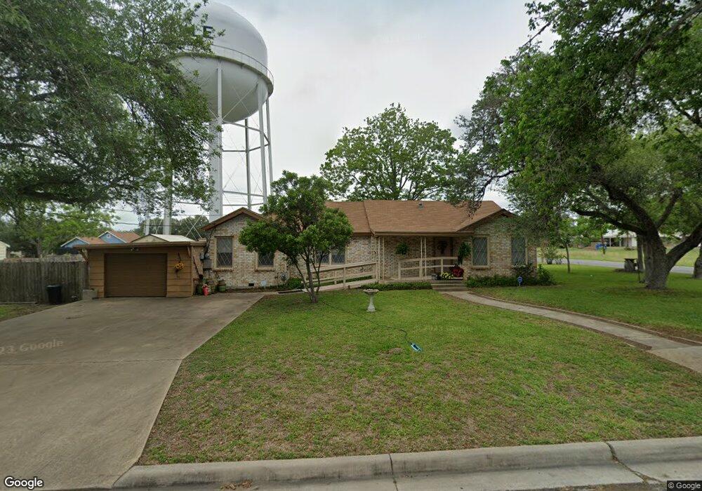 300 W Hutchinson St, Beeville, TX 78102 - photo 1