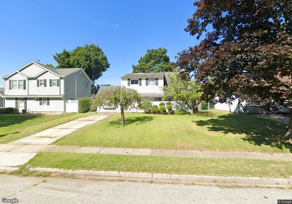 26 Springtime Ln E, Levittown, NY 11756 - photo 1